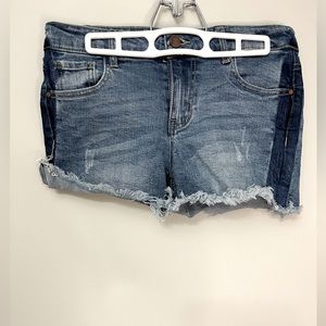 Black label C’est toi frayed hem to two tone jean shorts